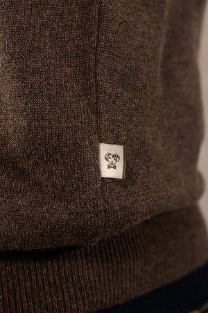 Suéter algodón peinado cuello redondo café para hombre marca DANTE regular fit foto detalle tela