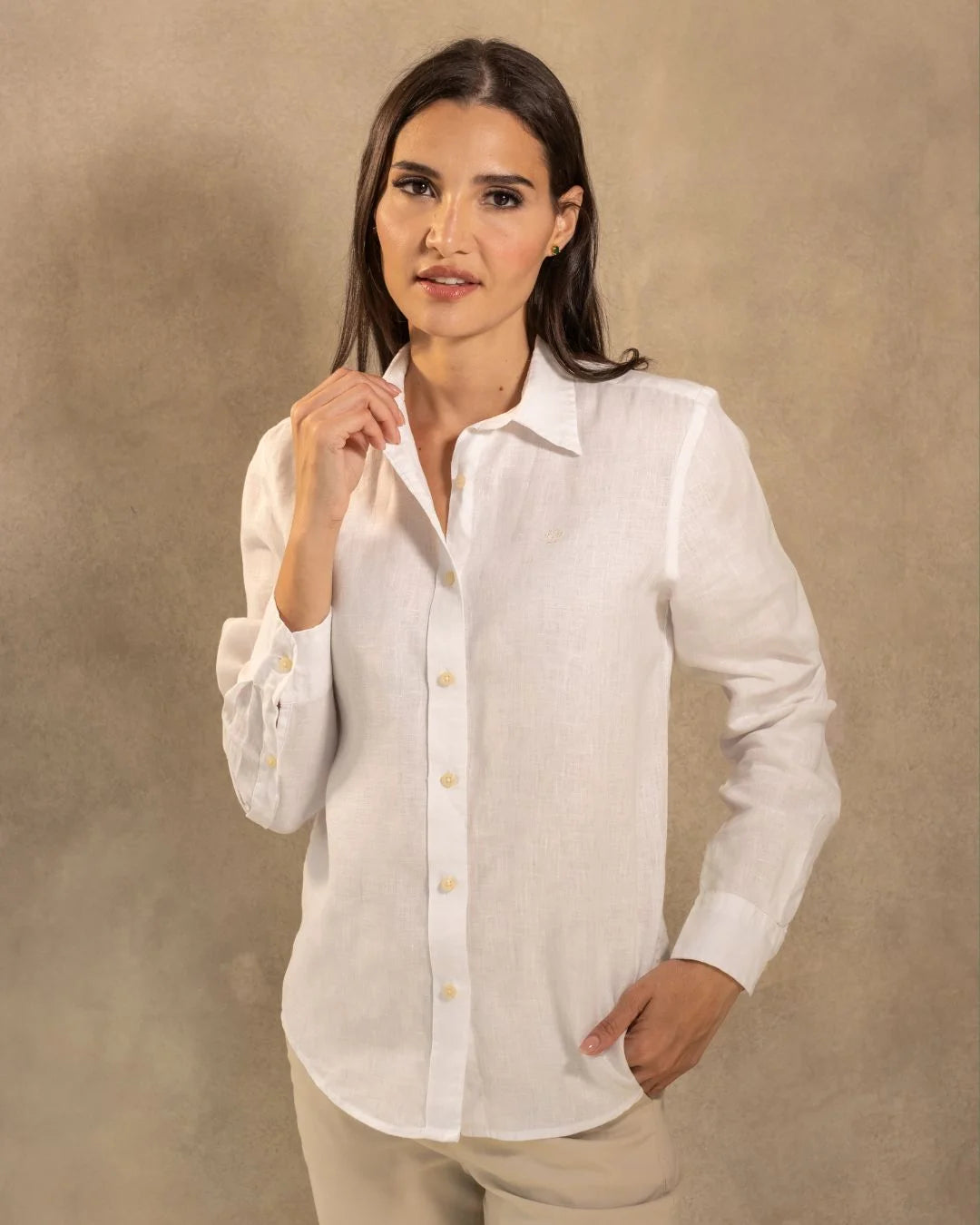 Camisa Lino blanco marca DANTE para hombre regular fit foto modelo