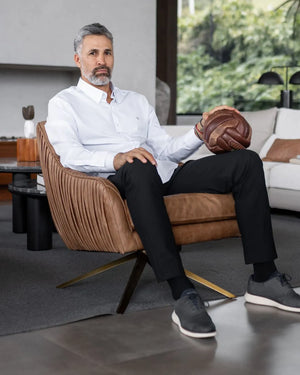 Camisa Performance blanca antiarrugas para hombre marca DANTE tallaje regular fit foto yepes ball