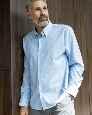 Camisa Performance cuadros azul claro para hombre marca DANTE tallaje regular fit foto lifestyle yepes