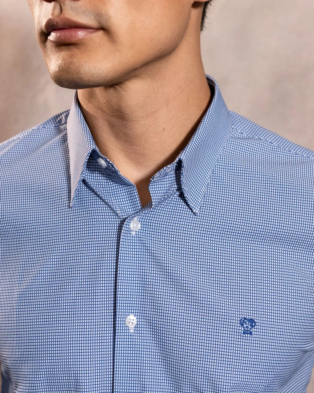 Camisa Performance cuadros azul oscuro antiarrugas para hombre marca DANTE tallaje regular fit foto logo