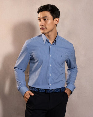 Camisa Performance rayas azul oscuro antiarrugas para hombre marca DANTE tallaje regular fit foto modelo2