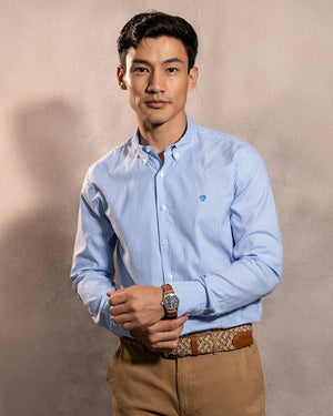 Camisa antimanchas Oxford Yale logo azul marca DANTE para hombre regular fit foto modelo