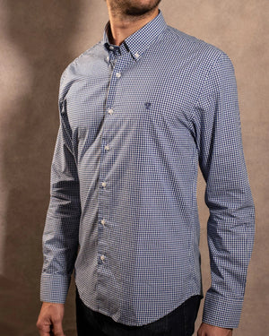 Camisa antimanchas Popelina Cuadros Azul Oscuro Berna para hombre marca DANTE tallaje regular fit foto modelo 2