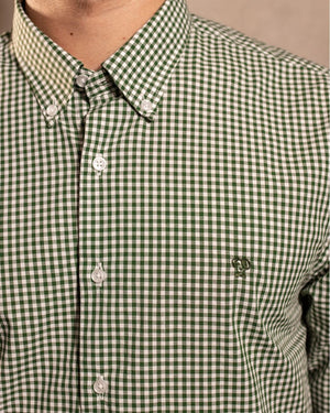 Camisa antimanchas Popelina Cuadros Verde Oscuro Lugano para hombre marca DANTE tallaje regular fit foto logo close