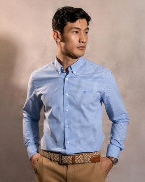 Camisa antimanchas Popelina Cuadros azul Claro para hombre marca DANTE tallaje regular fit foto modelo