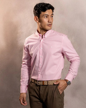 Camisa antimanchas Popelina Rayas Rosadas para hombre marca DANTE tallaje regular fit foto modelo2