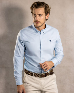 Camisa antimanchas tela algodón Oxford color azul Sky para hombre marca DANTE foto modelo