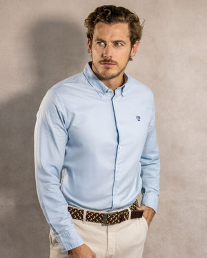 Camisa antimanchas tela algodón Oxford color azul Sky para hombre marca DANTE foto modelo 2