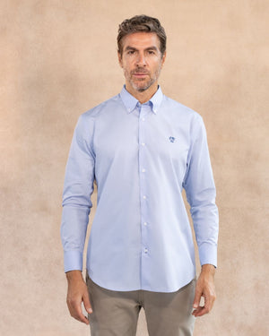 Camisa antimanchas tela algodón pollina color azul claro para hombre marca DANTE foto modelo
