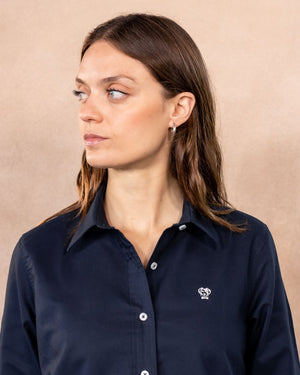 Camisa antimanchas tela algodon oxford color azul oscuro para mujer marca regular fit DANTE foto cerca