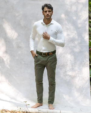 Camisa antimanchas tela algodon piqué color ivory para hombre marca regular fit DANTE foto modelo 2