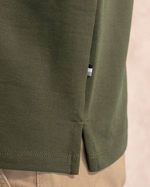 Camisa antimanchas tela algodon piqué color verde militar para hombre marca regular fit DANTE foto bandera