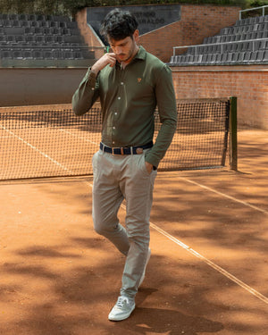 Camisa antimanchas tela algodon piqué color verde militar para hombre marca regular fit DANTE foto modelo 3
