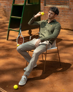 Camisa antimanchas tela algodon piqué color verde militar para hombre marca regular fit DANTE foto modelo 4