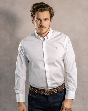 Camisa antimanchas tela algodon popelina color blanco logo coral para hombre marca regular fit DANTE foto modelo