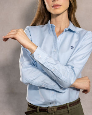 Camisa antimanchas tela algodon popelina color light Blue logo azul oscuro para mujer marca regular fit DANTE foto manga