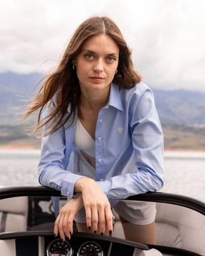 Camisa antimanchas tela algodon popelina color light Blue para mujer marca regular fit DANTE foto lifestyle