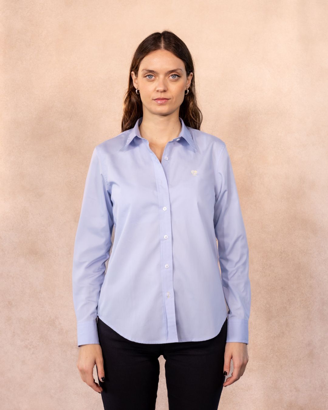 Camisa antimanchas tela algodon popelina color light Blue para mujer marca regular fit DANTE foto modelo