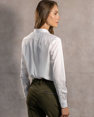 Camisa antimanchas tela algodon popelina con bolsillo color blanco logo rosado para mujer marca regular fit DANTE foto espalda