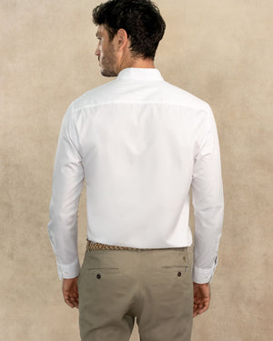 Camisa antimanchas tela algodon popelina con bolsillo color blanco para hombre marca regular fit DANTE foto espalda