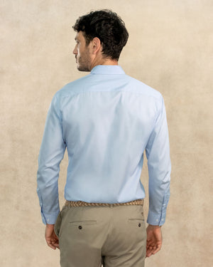 Camisa antimanchas tela algodon popelina con bolsillo color light Blue para hombre marca regular fit DANTE foto espalda
