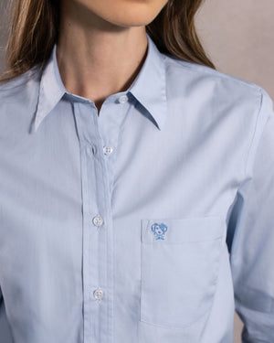 Camisa antimanchas tela algodon popelina con bolsillo color light Blue para mujer marca regular fit DANTE foto cerca