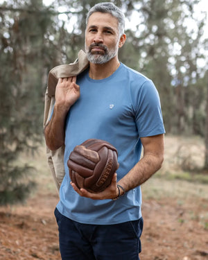 Camiseta Antimanchas Azul Chino para hombre marca DANTE tallaje regular fit foto ball