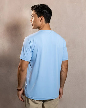 Camiseta Performance Celeste antiarrugas para hombre marca DANTE tallaje regular fit foto espalda