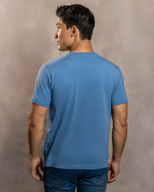 Camiseta antimanchas Azul Chino para hombre marca DANTE tallaje regular fit foto espalda