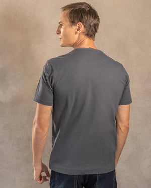 Camiseta antimanchas Gris Oscuro hombre marca DANTE tallaje regular fit foto espalda