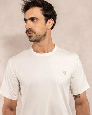 Camiseta antimanchas ivory para hombre talla regular algodón peruano marca DANTE foto close