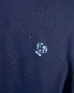 Camiseta antimanchas azul navy talla regular algodón peruano marca DANTE foto logo