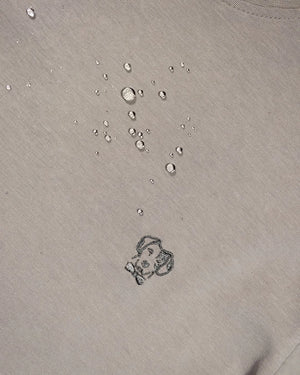 Camiseta antimanchas gris claro talla regular algodón peruano marca DANTE foto logo