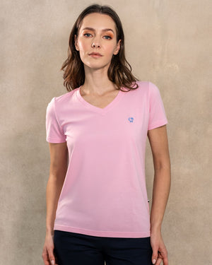 Camiseta antimanchas color rosado para mujer talla regular algodón peruano marca DANTE foto modelo