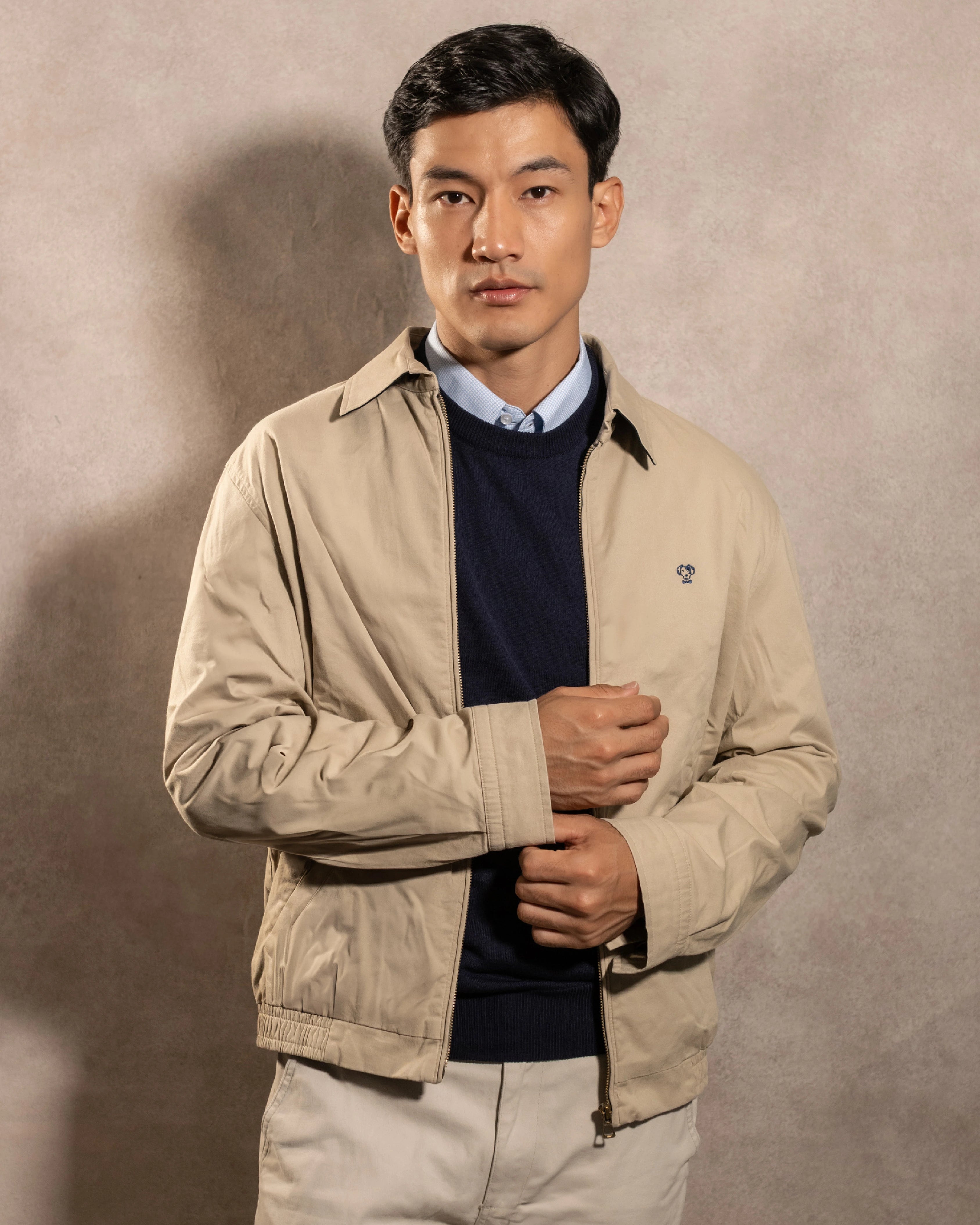 Chaqueta Antimanchas Kyoto Beige para hombre marca DANTE foto modelo