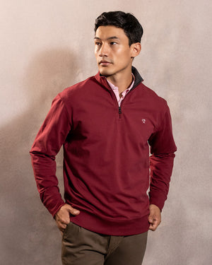 Halfzip Antimanchas Vinotinto para hombre marca DANTE tallaje regular fit foto de lado