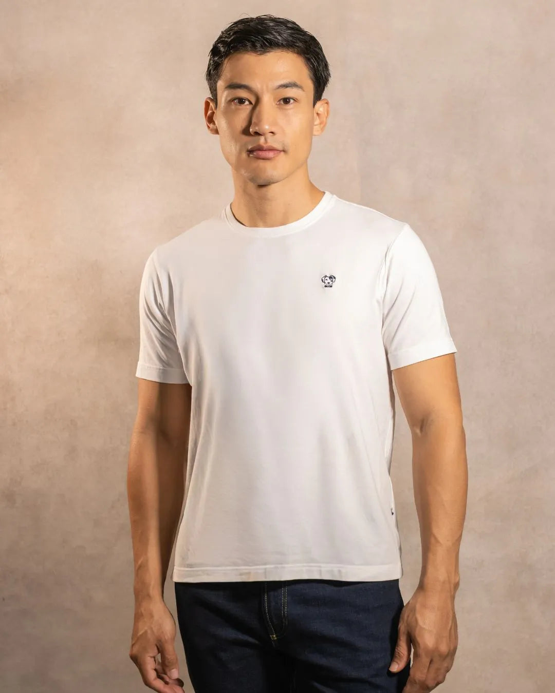 Camiseta Antimanchas Blanca Logo Azul Oscuro - Talla Regular