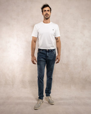 Jean elástico para hombre color azul Sky desgastado marca DANTE regular fit foto completa