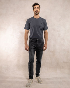 Jean elastico para hombre color negro phantom marca DANTE regular fit foto completa