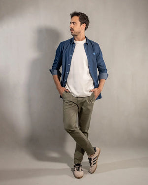 Pantalón elástico chino color verde claro para hombre corte regular marca DANTE foto lifetyle 4