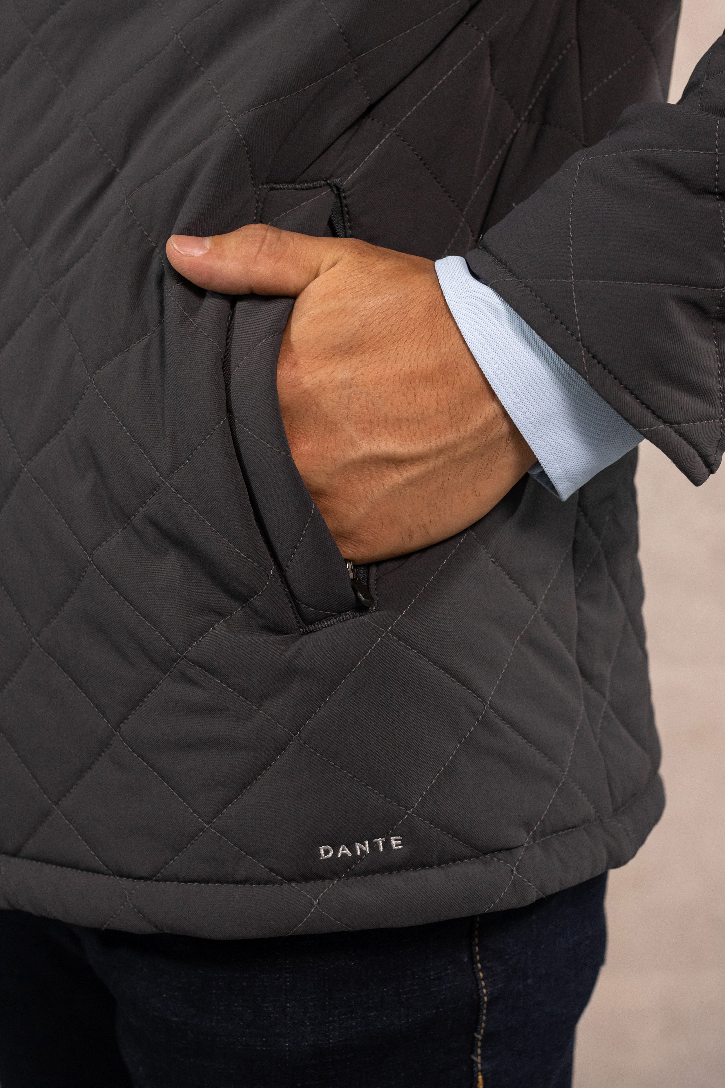 Chaqueta acolchada rombos gris para hombre marca DANTE regular fit foto detalle logo