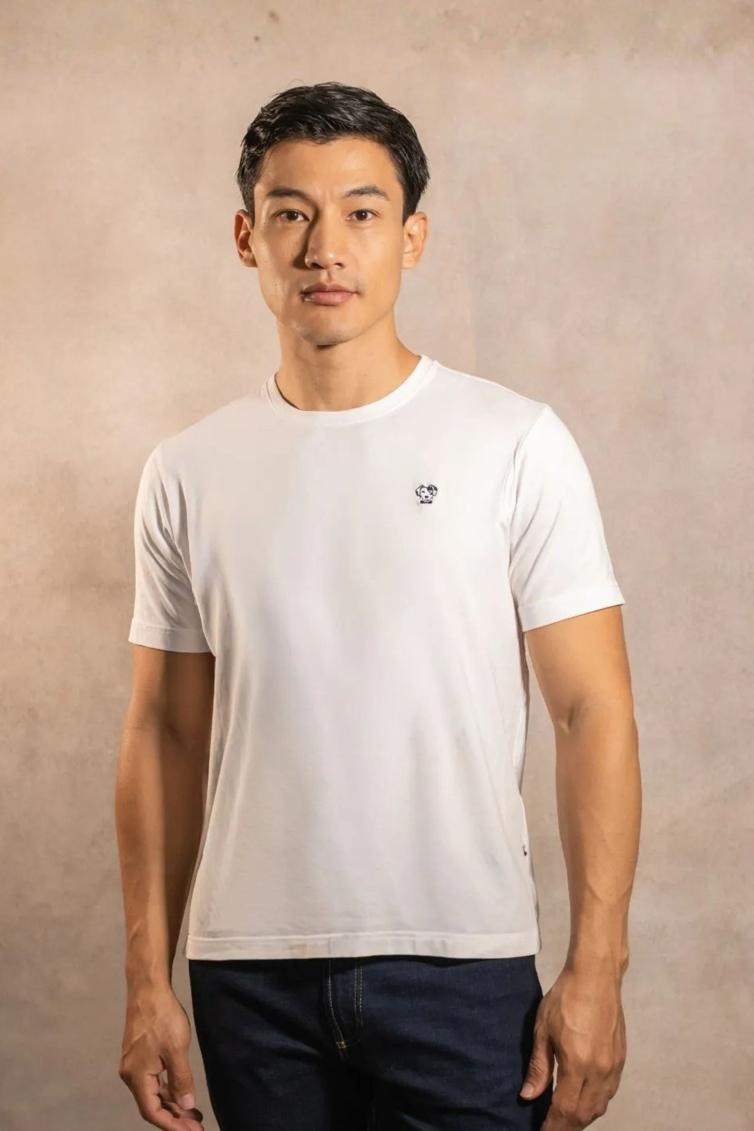 Camiseta Antimanchas Blanca Logo Azul Oscuro - Talla Regular