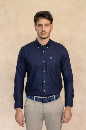 Camisa Antimanchas Oxford Azul Oscuro con Bolsillo Logo Gris - Talla Regular