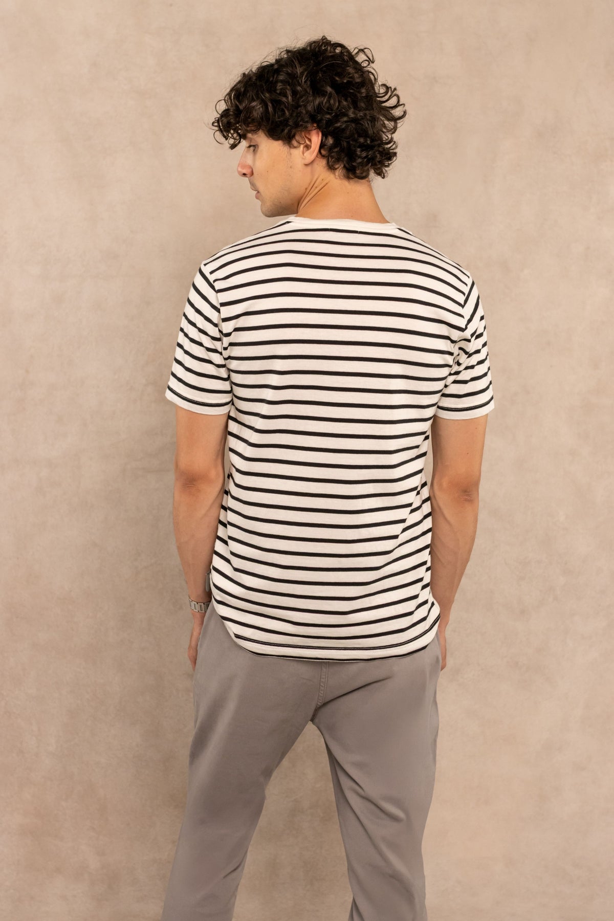 Camiseta antimanchas rayas bretón para hombre DANTE, detalle del logo