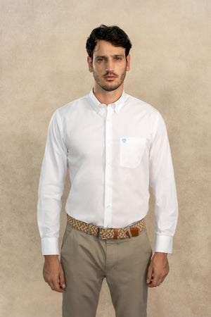 Camisa Antimanchas Popelina Blanco con Bolsillo Logo Azul- Talla Regular