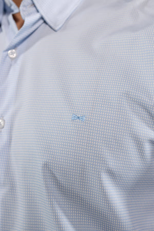 Camisa performance antiarrugas cuadros textura azul claro para hombre marca DANTE regular fit foto detalle tela