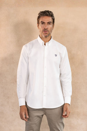 Camisa Antimanchas Oxford Blanca Logo Azul Oscuro- Talla Regular