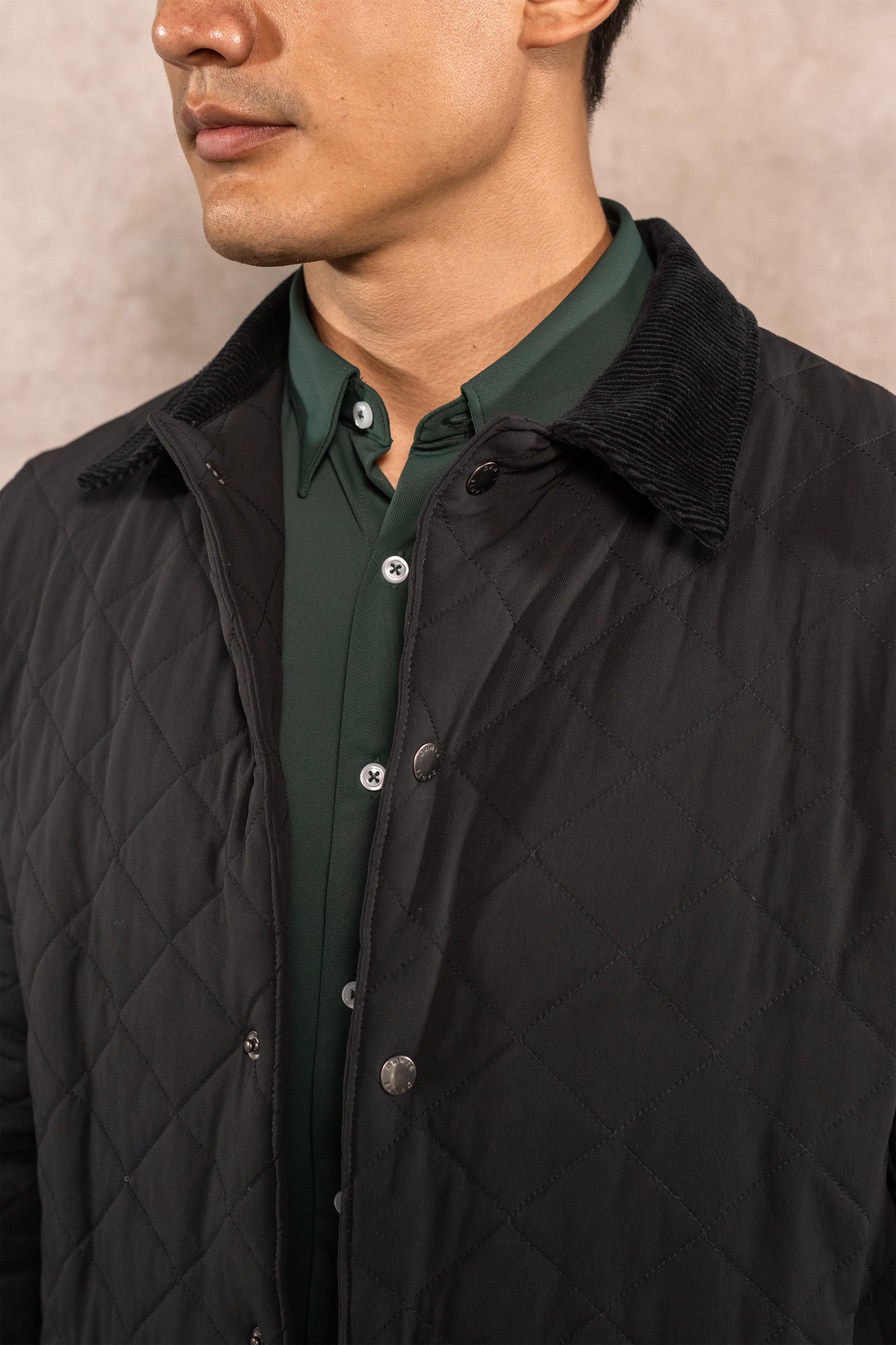 Chaqueta acolchada rombos negra para hombre marca DANTE regular fit foto espalda