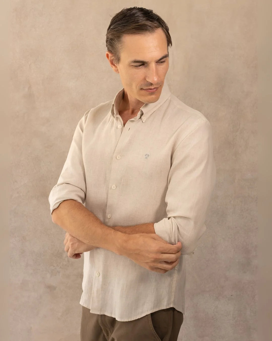 Camisa Lino Arena Logo Combinado marca DANTE para hombre regular fit foto 